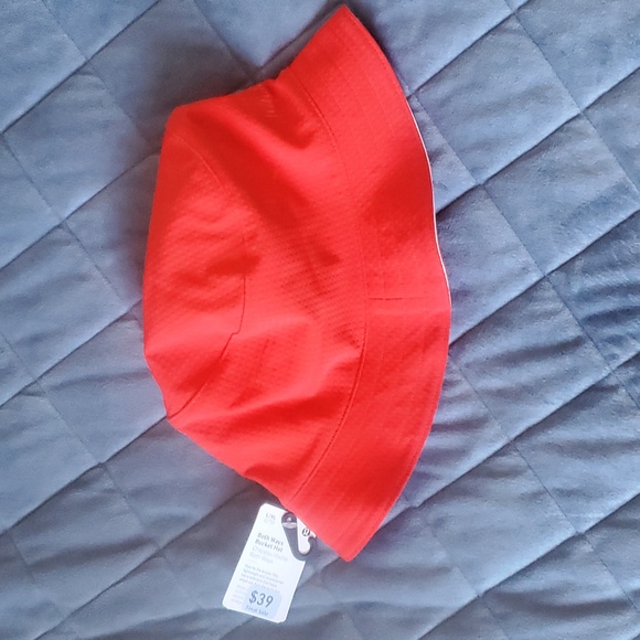 Lululemon Both Ways Bucket Hat Red Hot Heat Reversible NWT - Picture 3 of 3